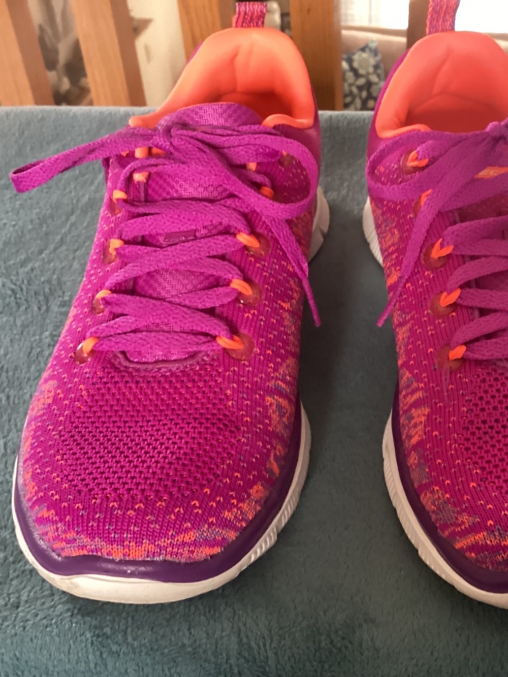 Skechers size 6